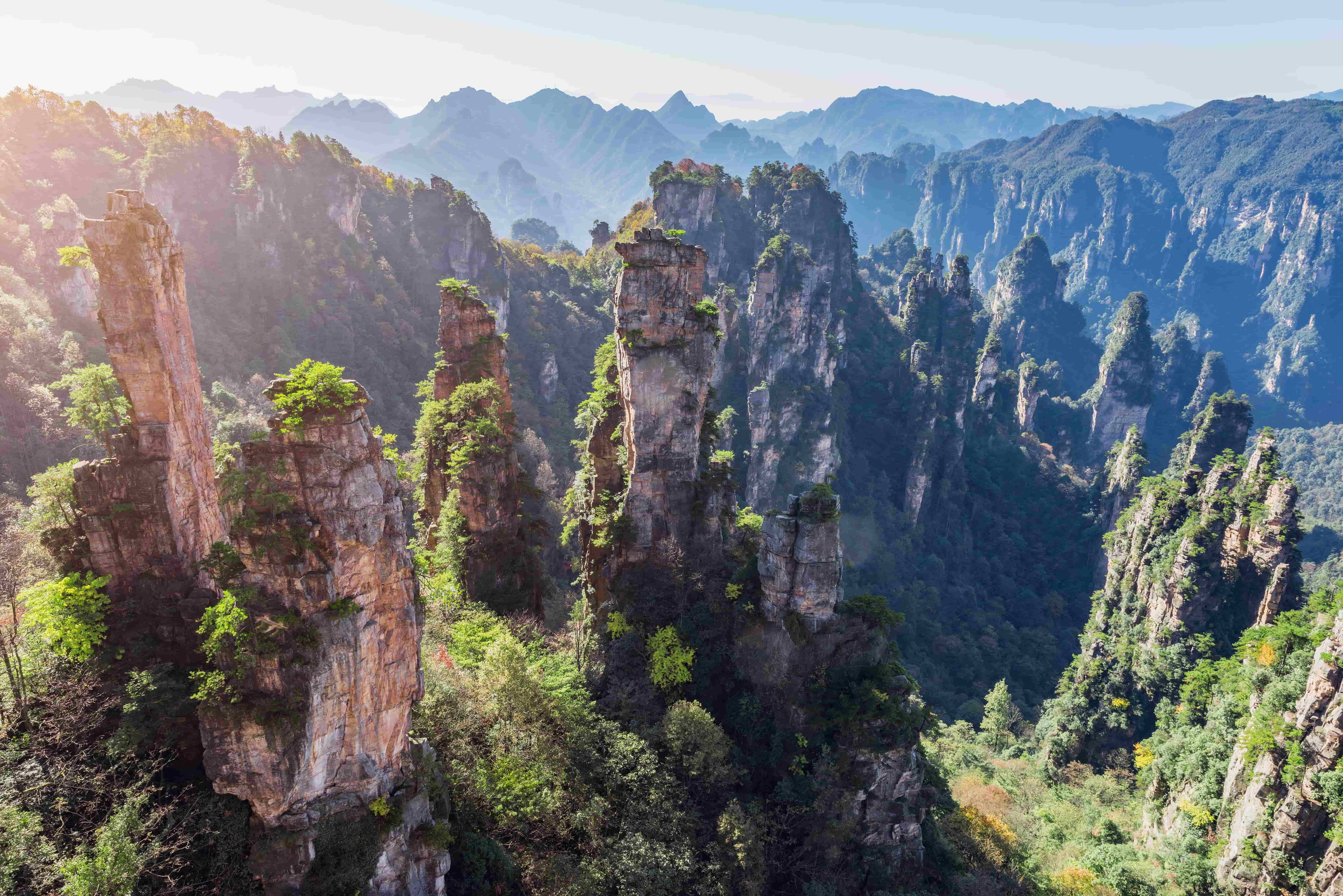 晴友讀中：張家界.鳳凰古城.郴州看山不爬山.世界美食之都順德10日