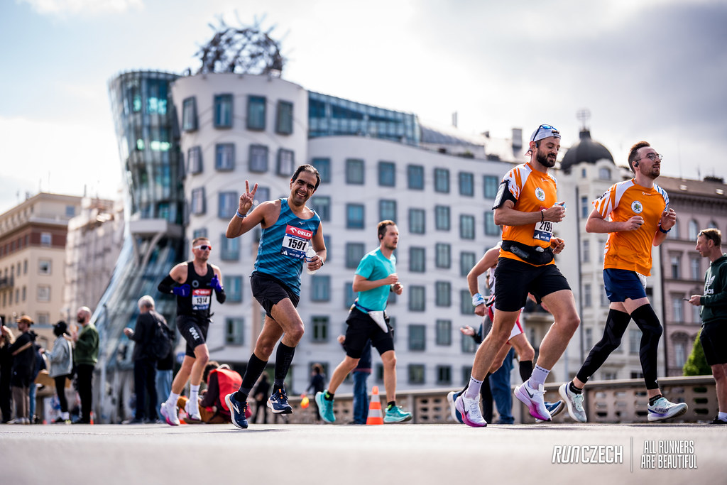 【二人成行】自由行│布拉格馬拉松4天3夜  (不含機票)-贈送SIM卡